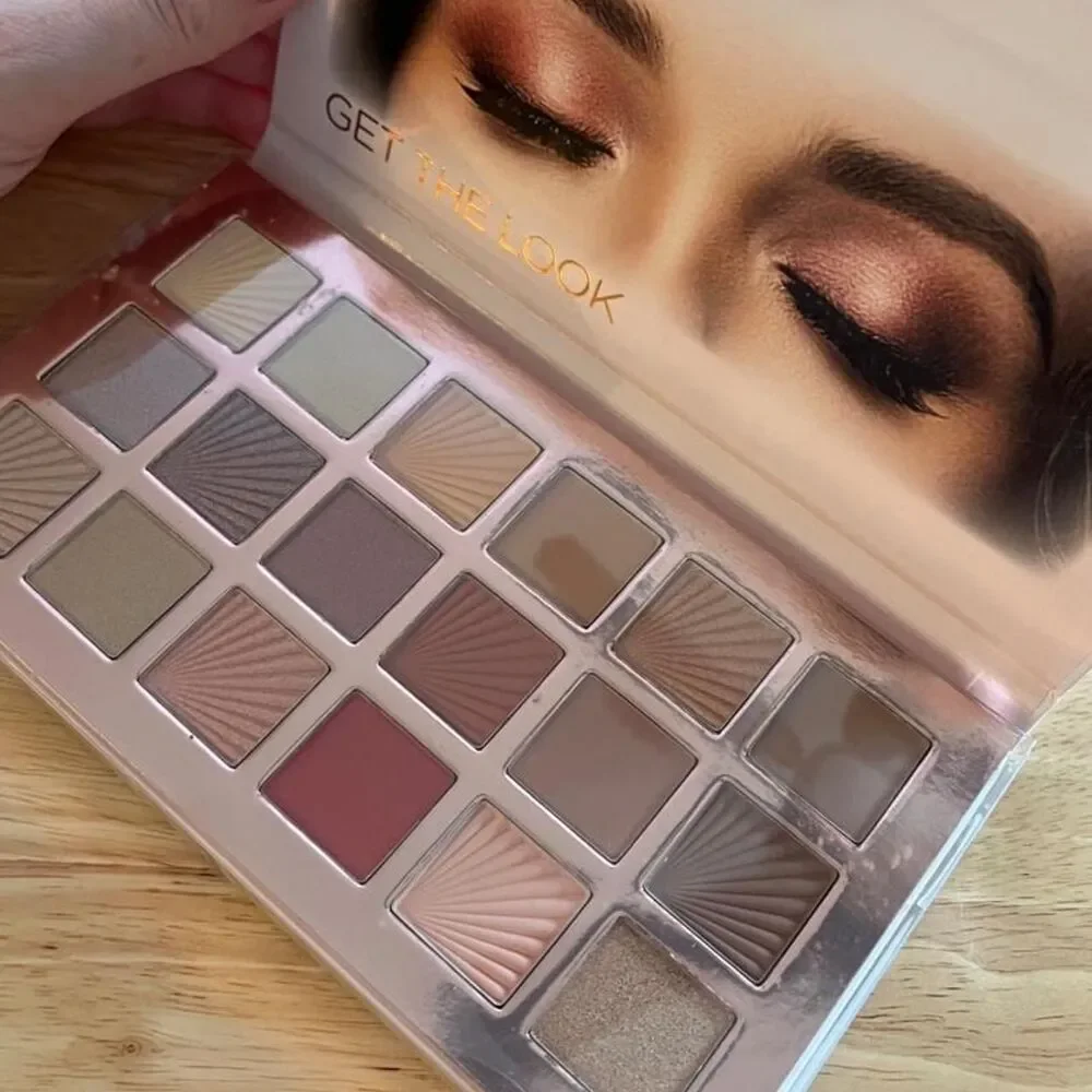 Ellen Tracy Rosy Nudes 18 Eyeshadow Palette Neutral Pink & Brown Shades